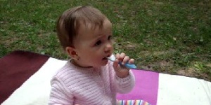 babakezek videó részlet